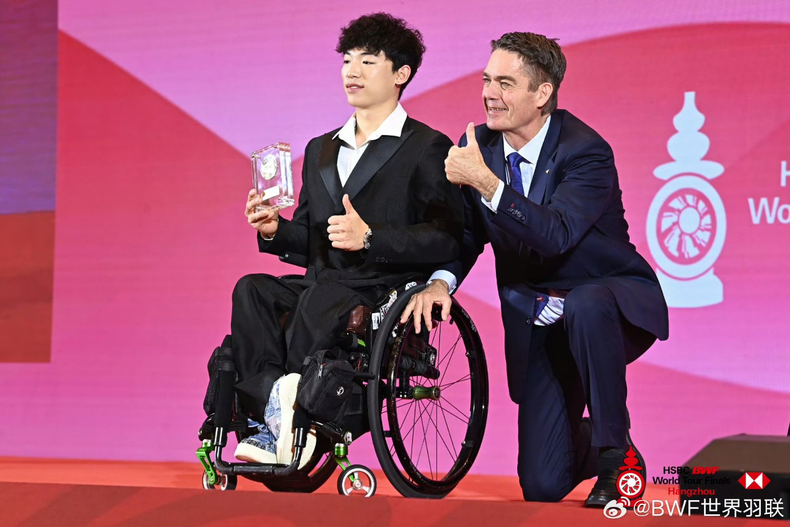 od体育下载-知名球队球员受邀参加慈善活动，积极为社会贡献力量的简单介绍