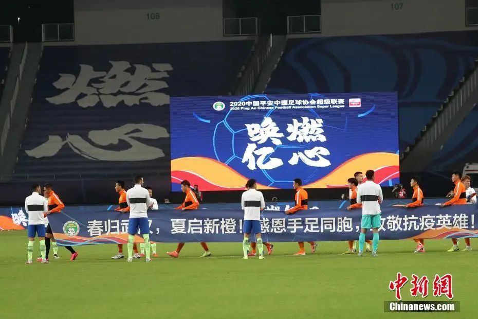众生历经困厄，但足球仍在前进(困厄中的光芒平生功业说东坡阅读题)