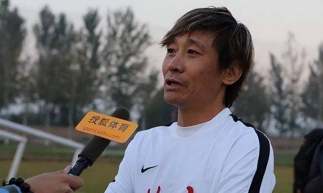 关于20年前，那个让那英甘愿“未婚生子”的前国脚高峰，如今过得怎样的信息