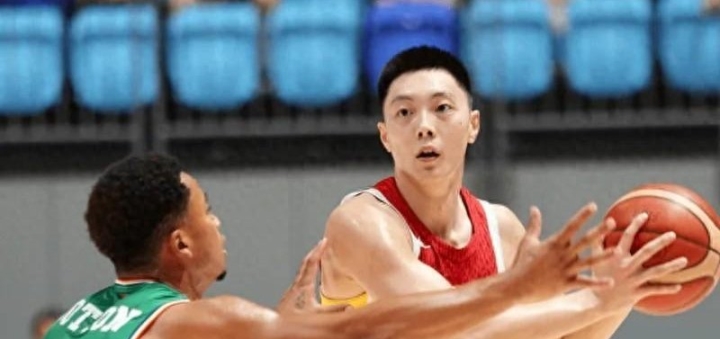 包含胡明轩三分绝杀中国男篮险胜尤文图特的词条