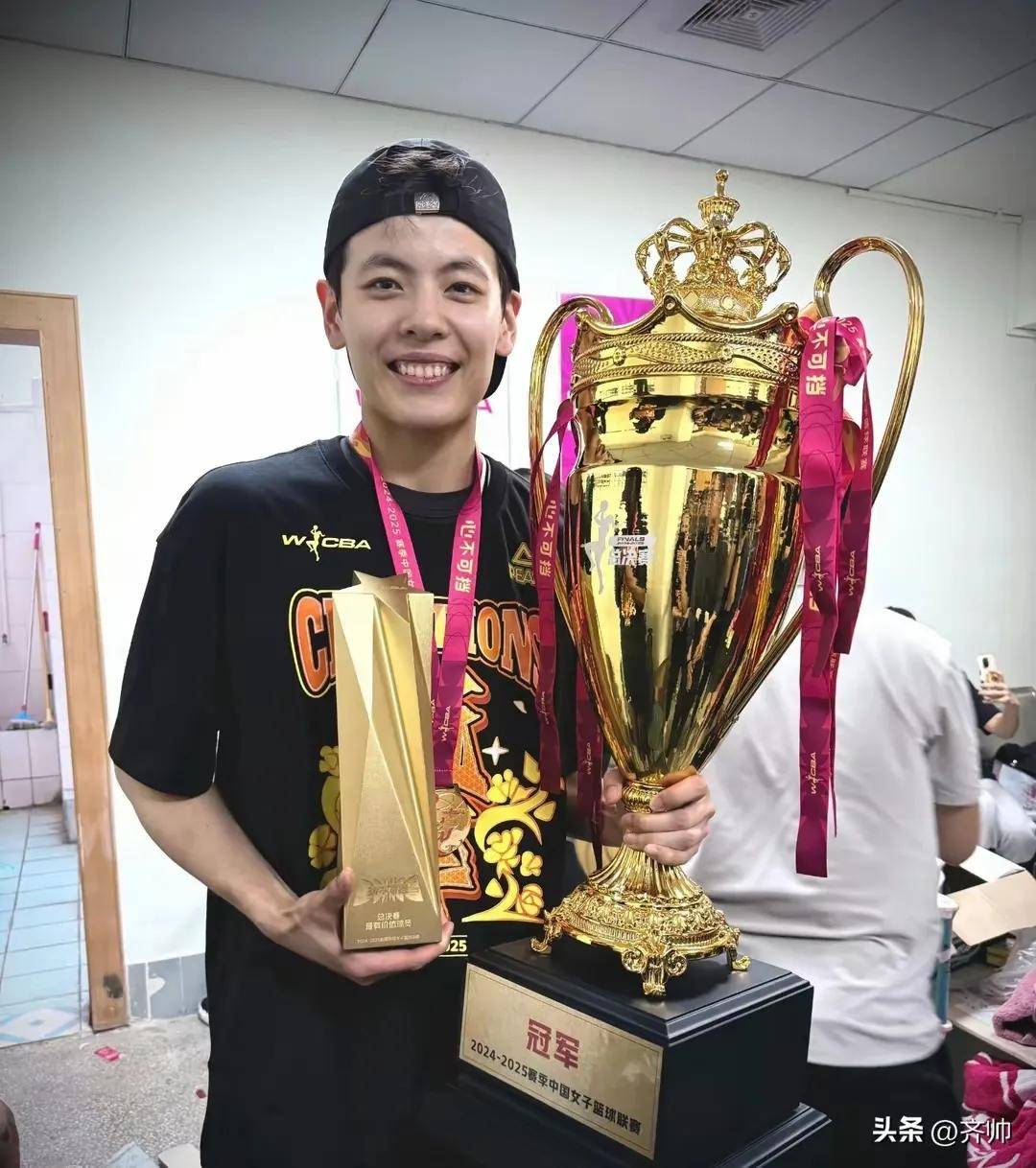 姐妹连线！杨力维杨舒予合砍25分老将发力助队大胜