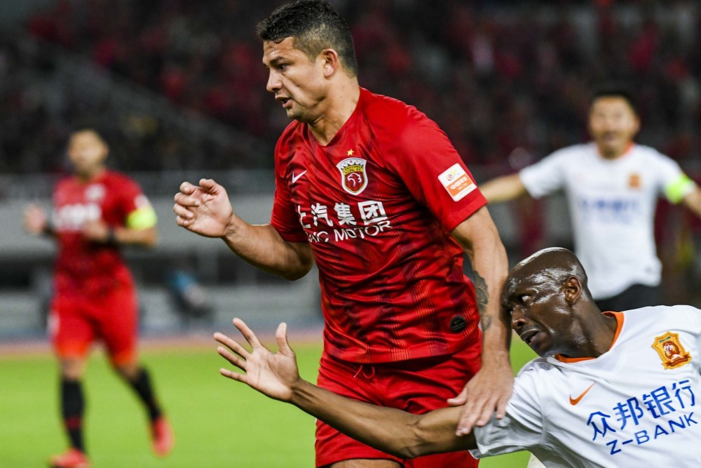 神扑救主+补时绝杀！青岛海牛主场2-0力擒津门虎，保级再现曙光