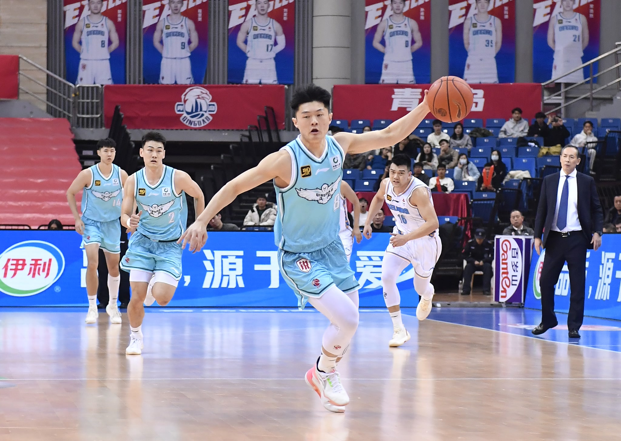 od体育平台-包含俱乐部杯-米奇26+17青岛胜同曦林崴19分的词条