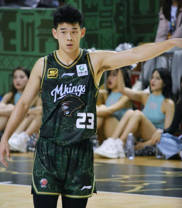 包含俱乐部杯-米奇26+17青岛胜同曦林崴19分的词条