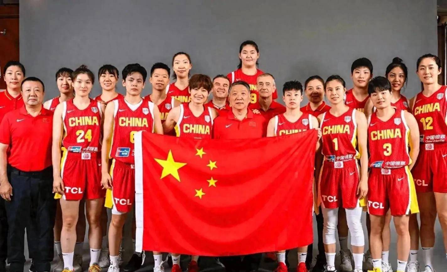 包含年轻后卫亮眼表现，球队取得重要胜利的词条