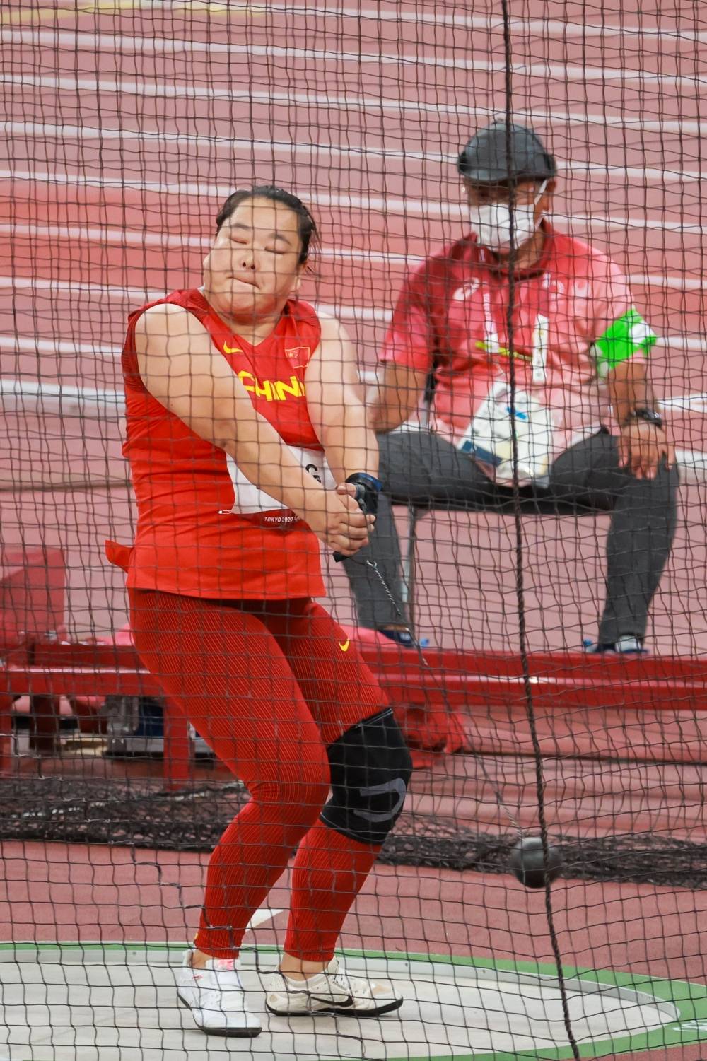 关于俄罗斯田径选手机敏过人，获得银牌的信息